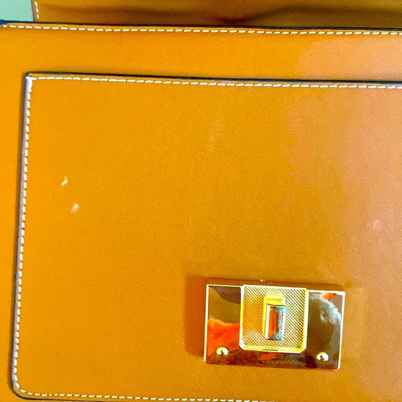 Camel colored purse - Picture 5 of 9